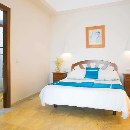 Playa Blanca Sleeps 8 Wifi