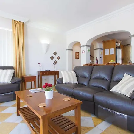 Playa Blanca Sleeps 8 Wifi Villa