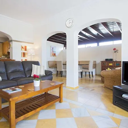 Playa Blanca Sleeps 8 Wifi Villa